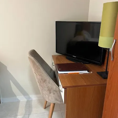 Studio Apartment *